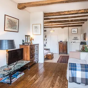 3* Gasthof Classy 17th C Canalhouse