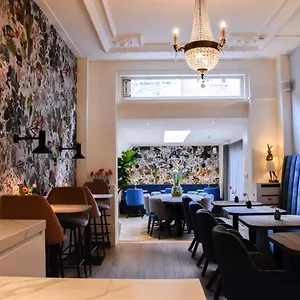 Asterisk, A Family Run Otel