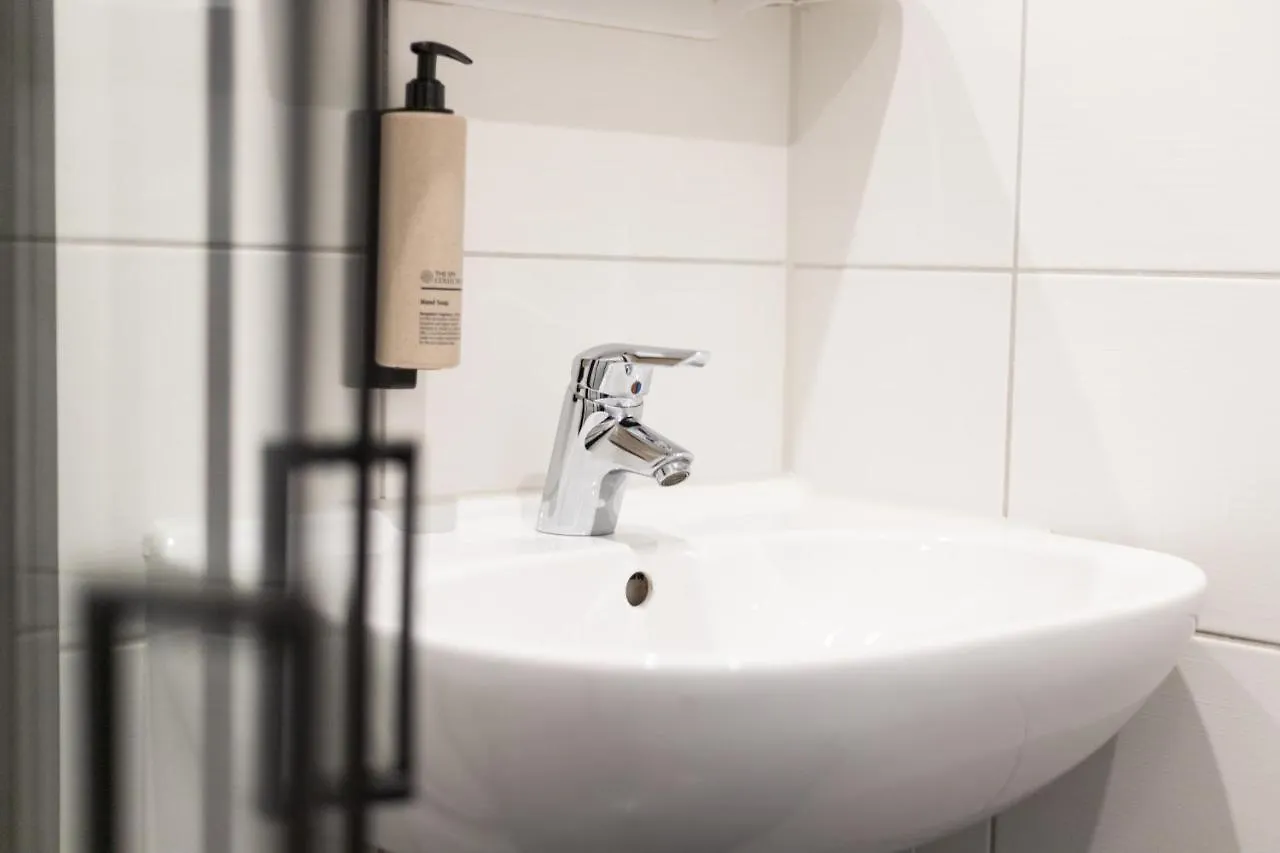 **  Weber Hotel 117 Netherlands