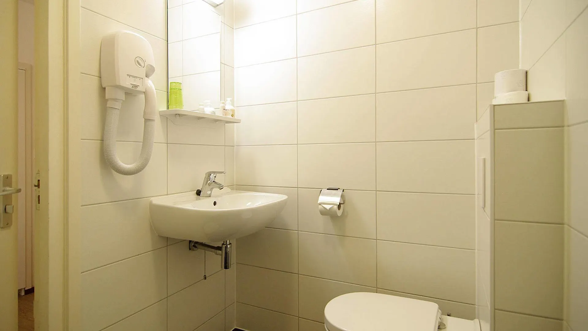Weber Hotel 117